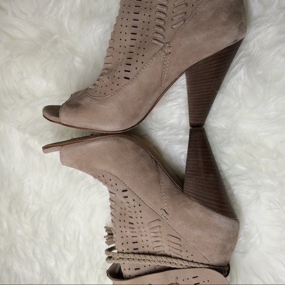 ⚡️LAST CALL⚡️Dolce Vita "Maddox" Peep Toe Booties - Picture 6 of 7